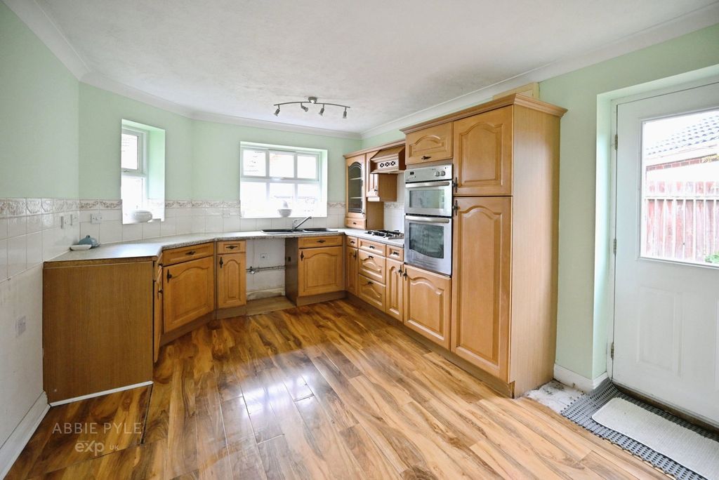 Property photo 2 of 12