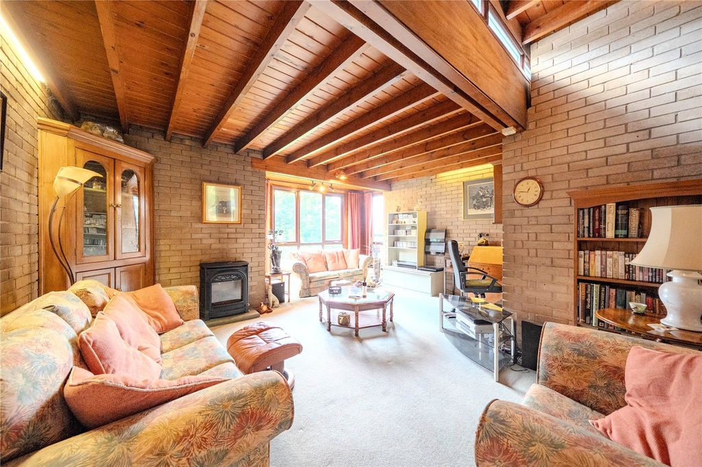 Property photo 2 of 18 Picture No. 24