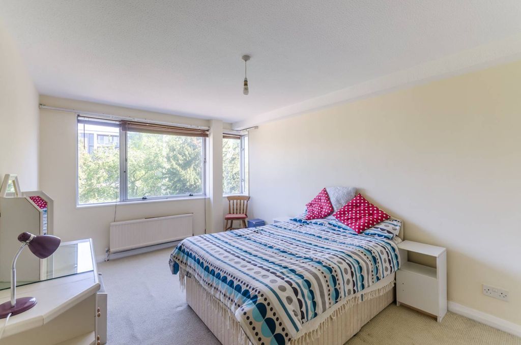 Property photo 3 of 11