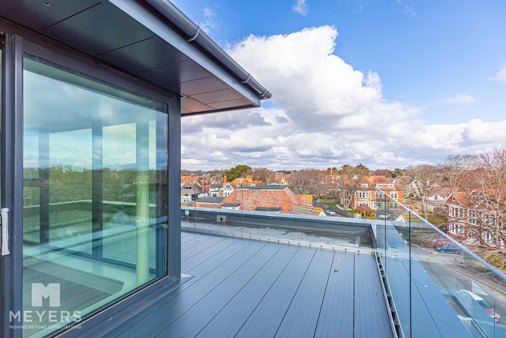 Property photo 2 of 23