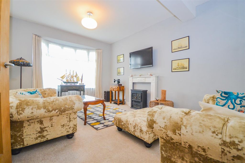 Property photo 3 of 25