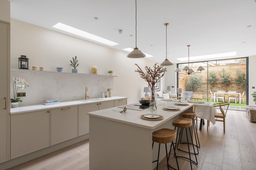 Property photo 1 of 19 Image