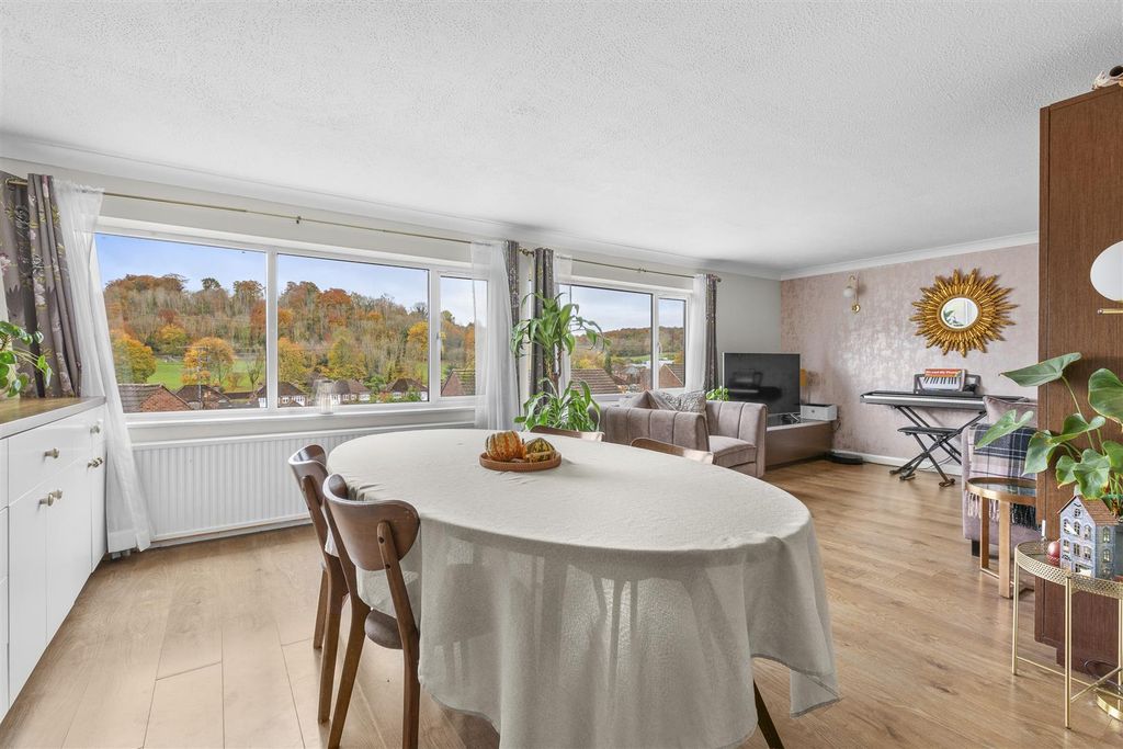 Property photo 3 of 10 Dining