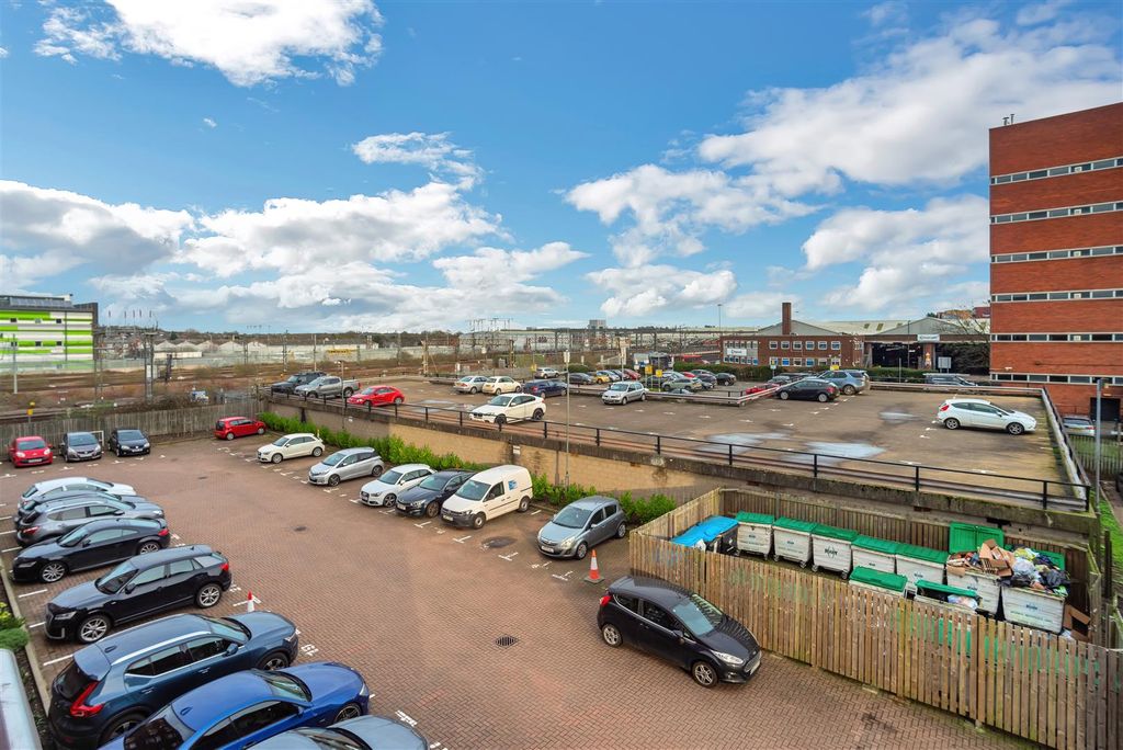 Additional image 10 of 2 bed flat for saleCrescent House, Woodside Park, Rugby CV21