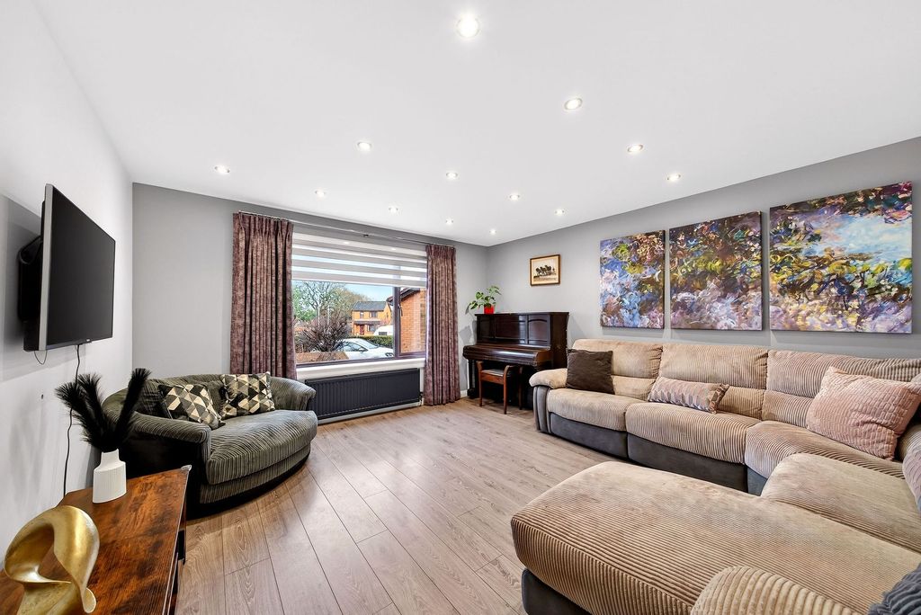 Property photo 3 of 50 Lounge