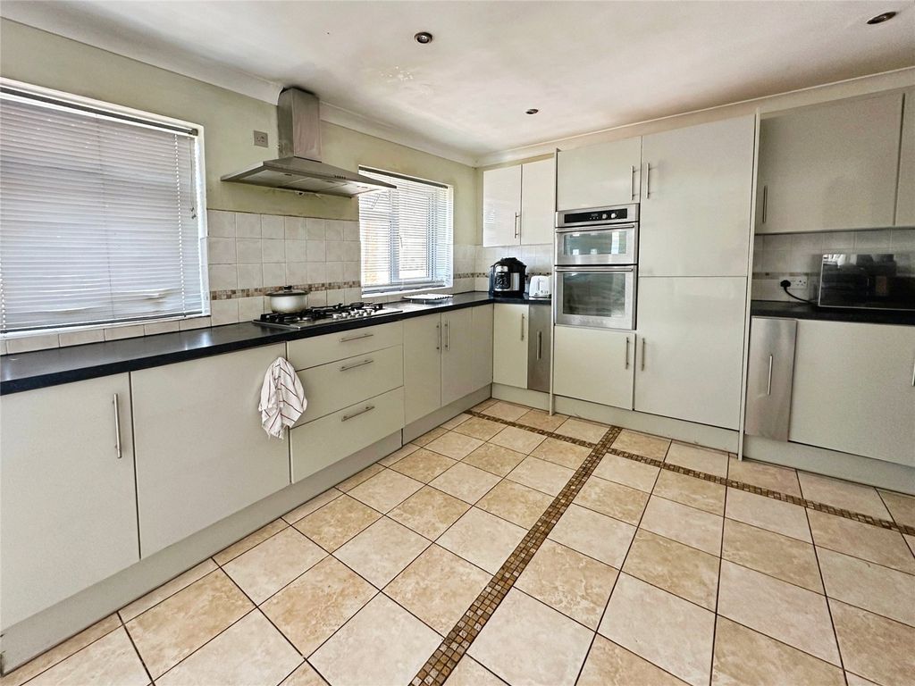 Property photo 3 of 16 Picture No. 31