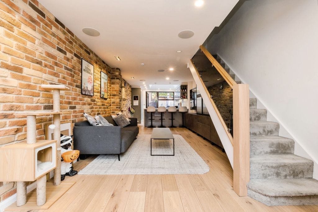 Property photo 2 of 17 Photo