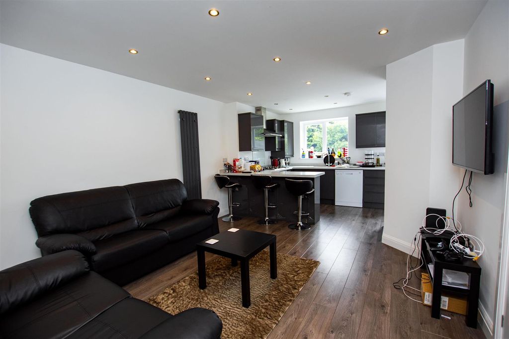 Property photo 1 of 8 Kitchen/ Diner