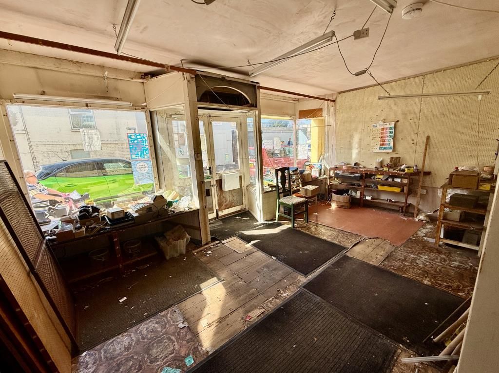 Property photo 2 of 10 Shop Front