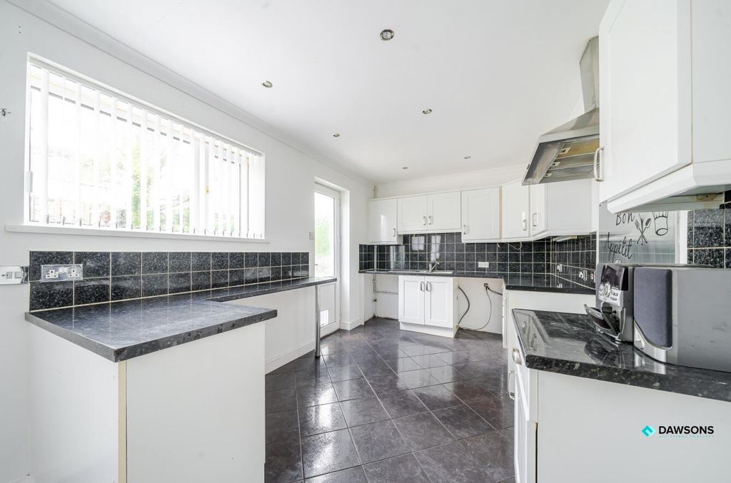 Property photo 3 of 25 8Eb87A0c-E74d-4470-A4c4-43694B3B80Bf.Jpg