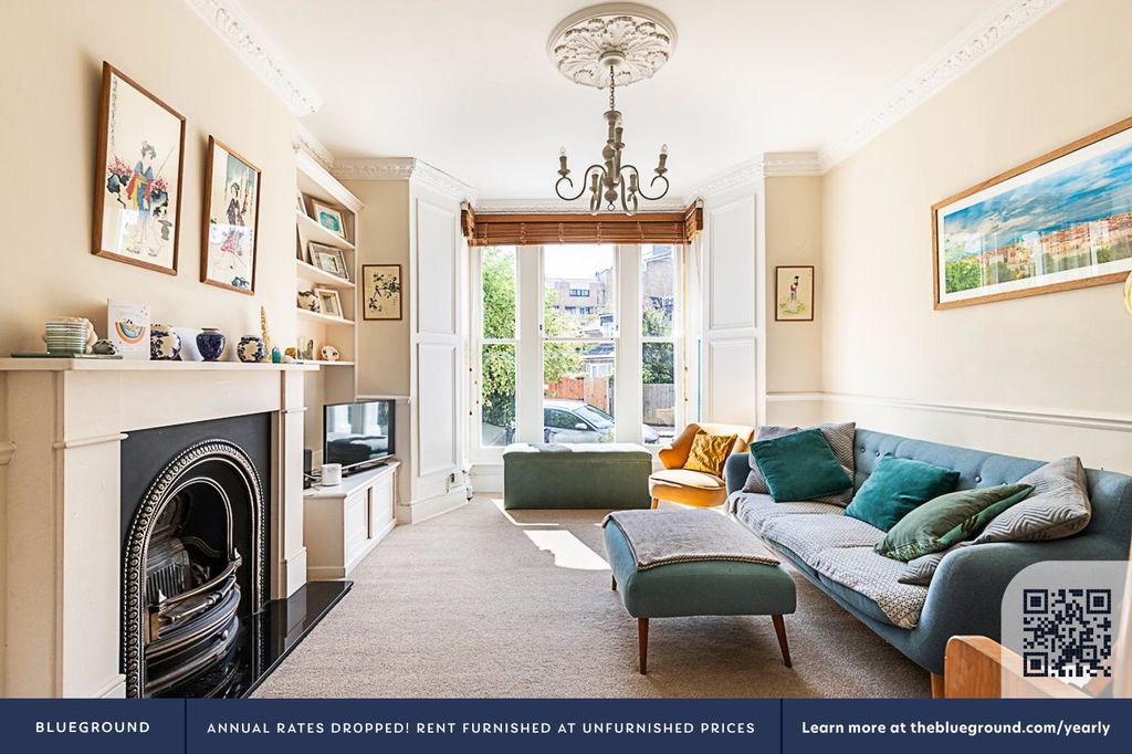 Property photo 3 of 34 Living Room