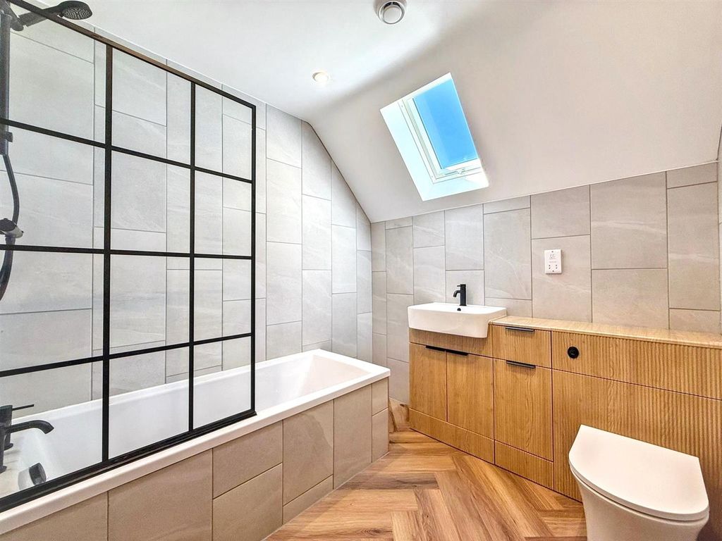 Property photo 3 of 35 Bathroom