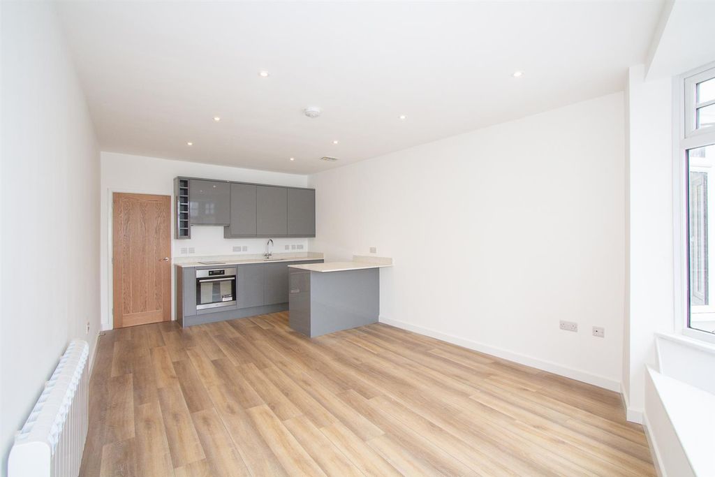Property photo 1 of 11 1 Living.Jpg