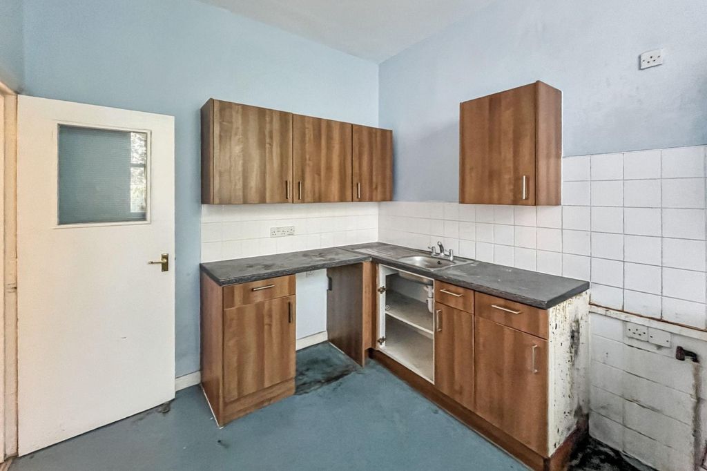 Property photo 3 of 22 26A Ramsden Road, Balham, London Sw12 8Qy