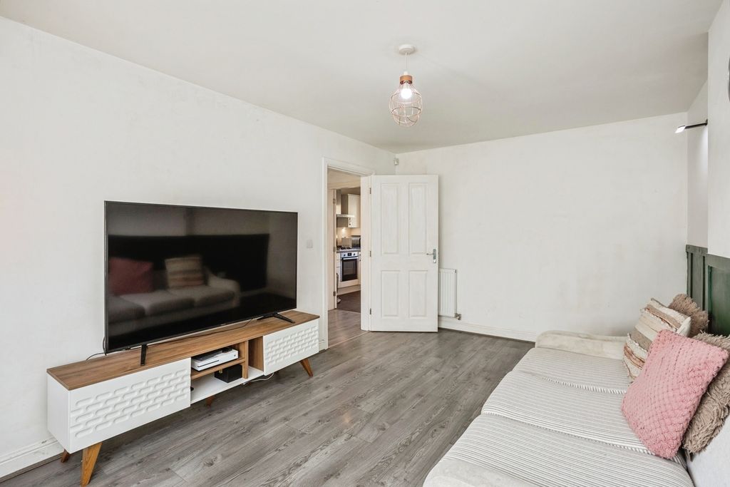 Property photo 3 of 17 Living Room