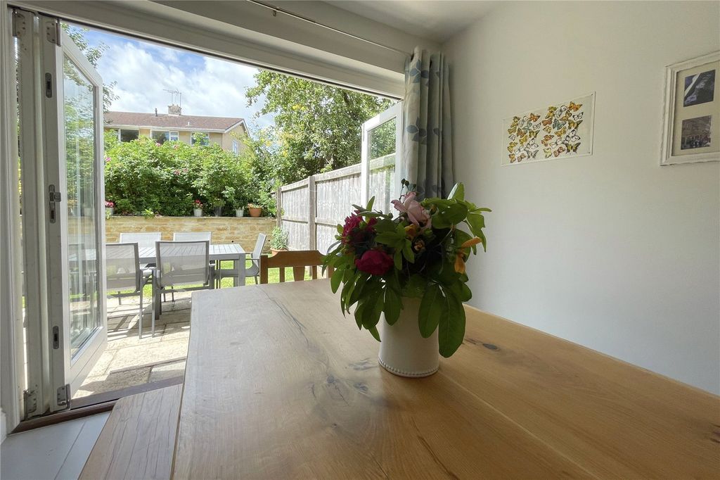 Property photo 3 of 17 Lifestyle
