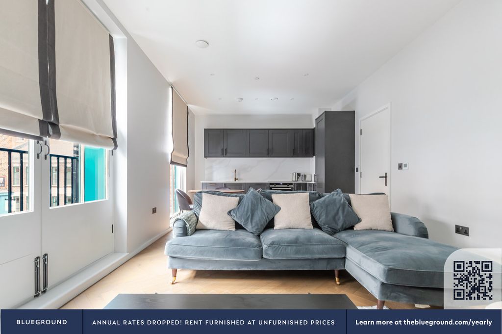 Property photo 3 of 24 Living Room