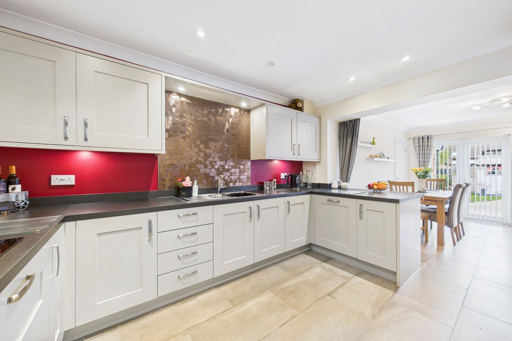 Property photo 3 of 31