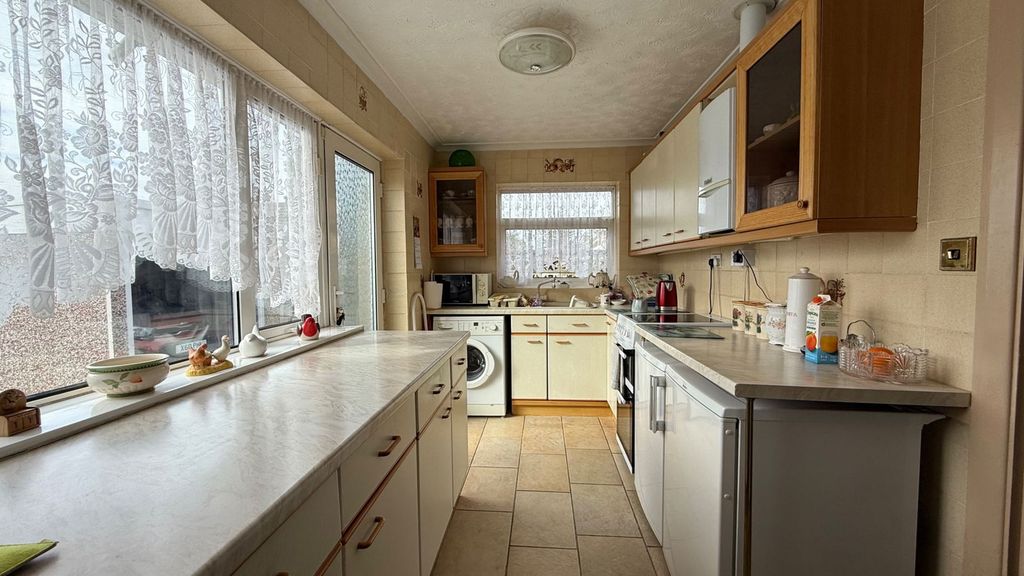 Property photo 3 of 11