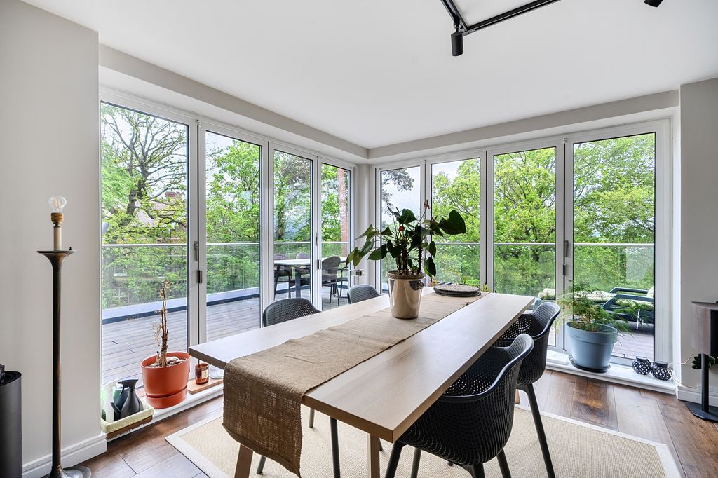 Property photo 3 of 7 Dining Area