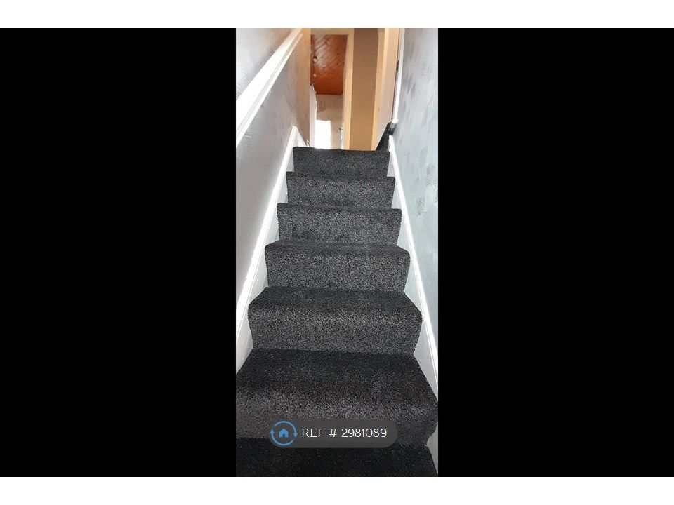 Property photo 3 of 8 Staircase
