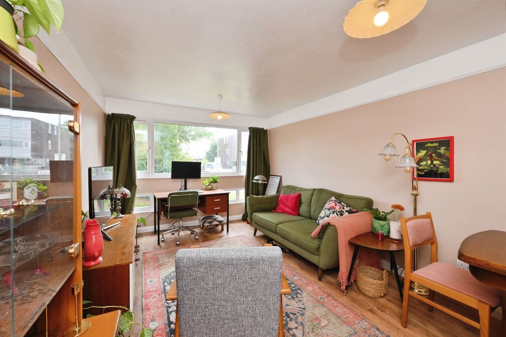 Property photo 3 of 12