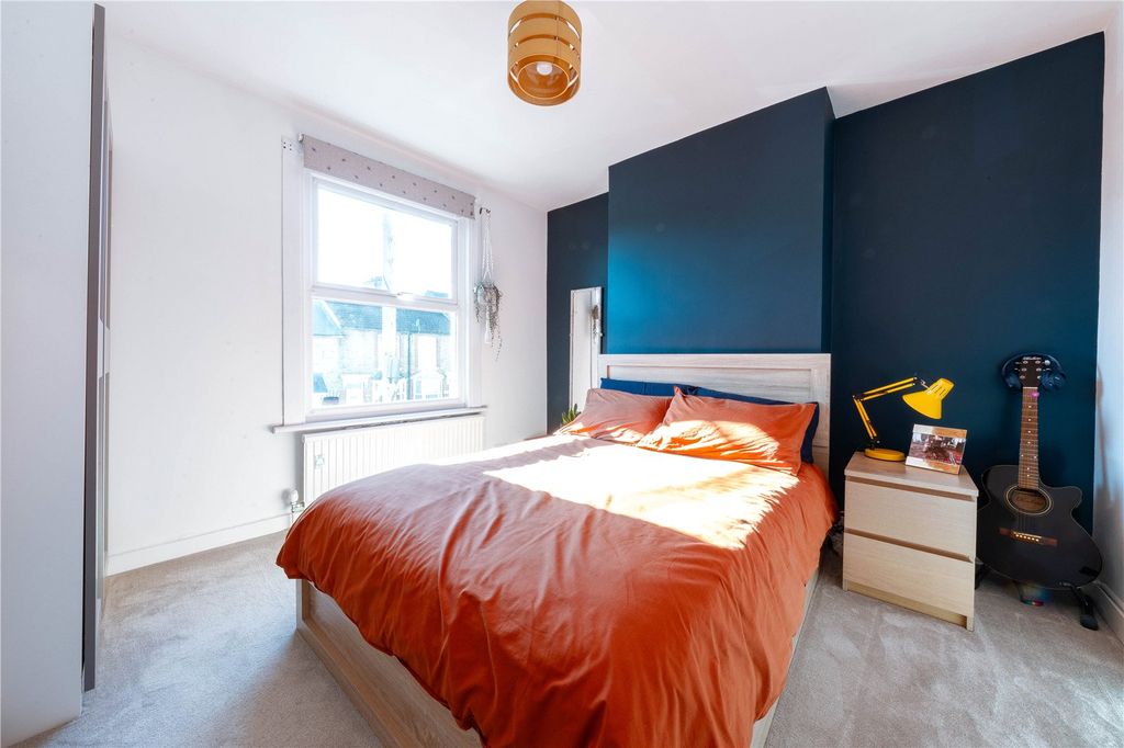 Property photo 2 of 16 Main Bedroom