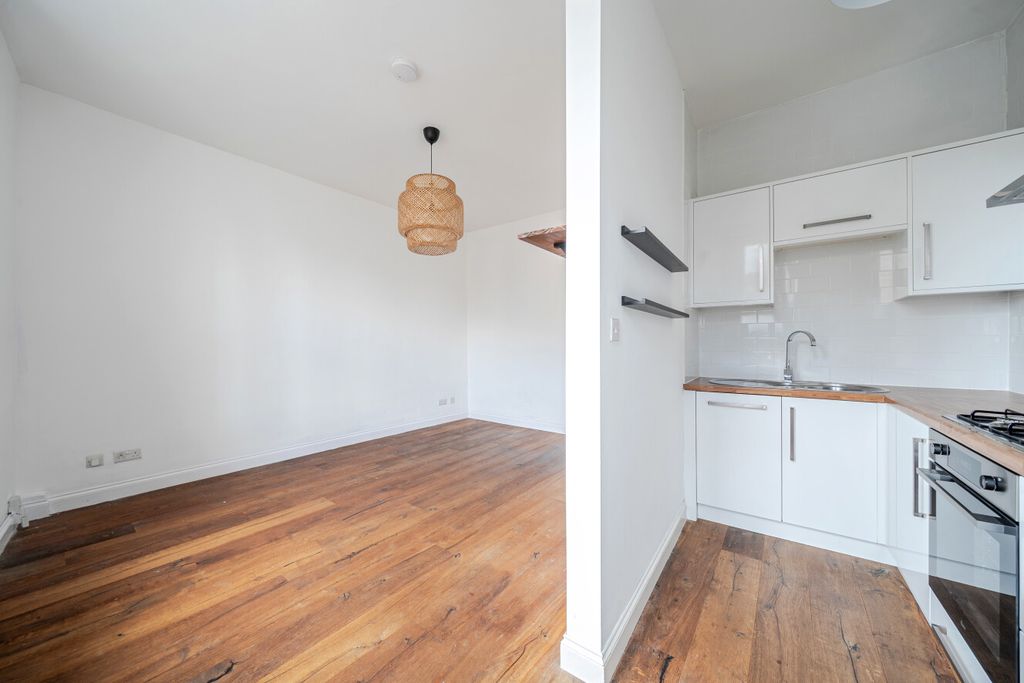 Property photo 2 of 6 1457183-14-6A01F3...