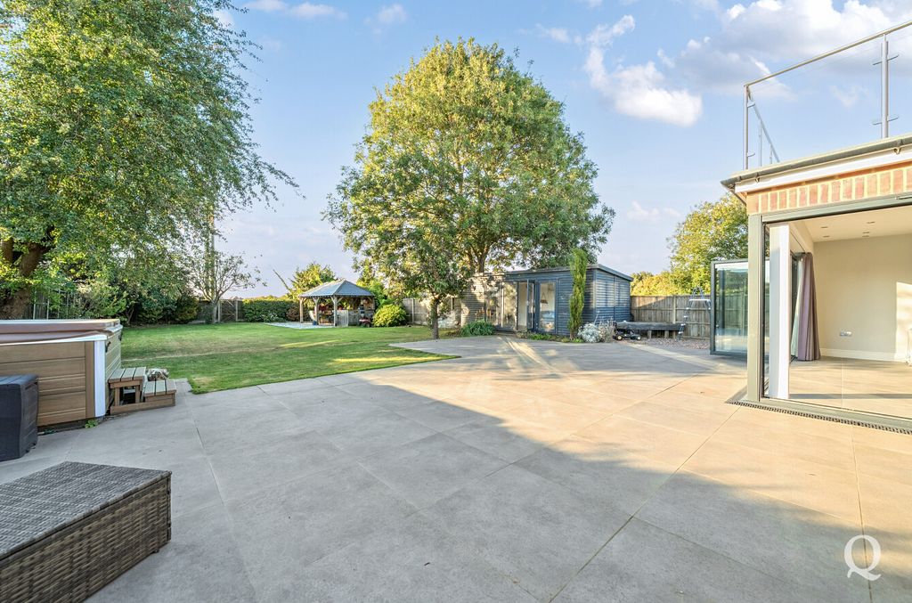 Property photo 3 of 26 292c8585-Ceca-4E0...