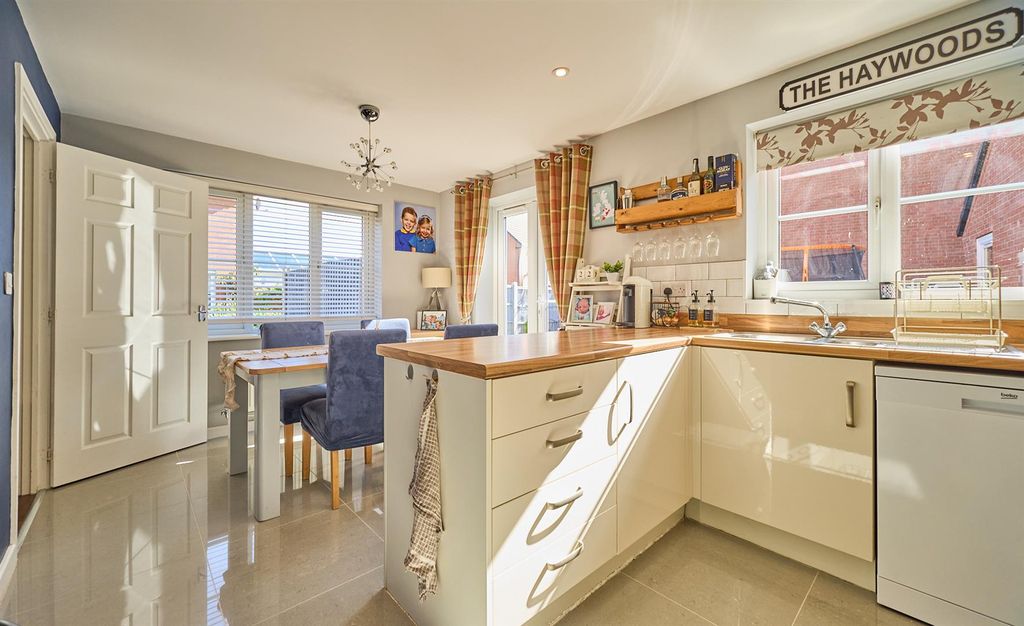 Property photo 2 of 19 Kitchen/Dining Area