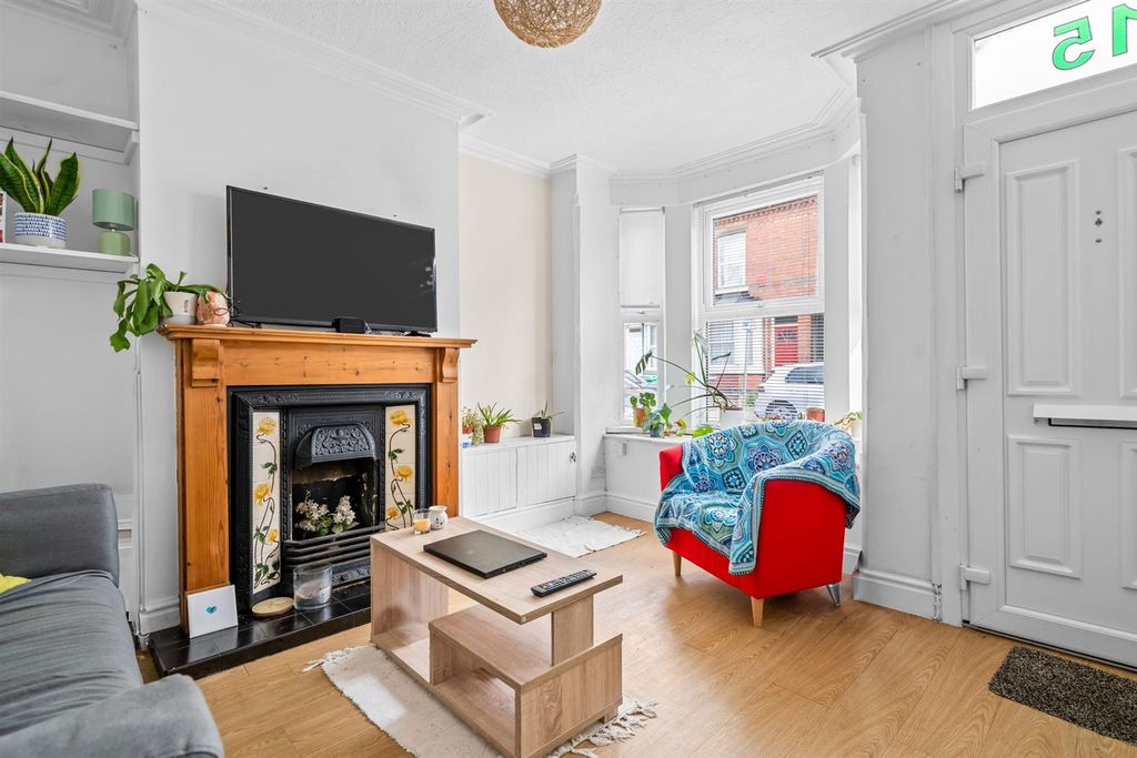 Property photo 3 of 12 15 Cecil Street Nottingham, Ng7 1Gz