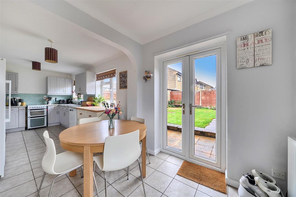 Property photo 2 of 16 Kitchen Diner