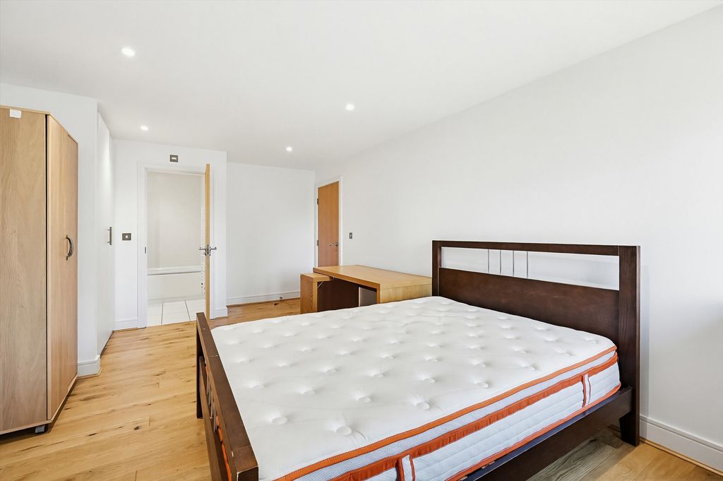 Property photo 3 of 17 Image