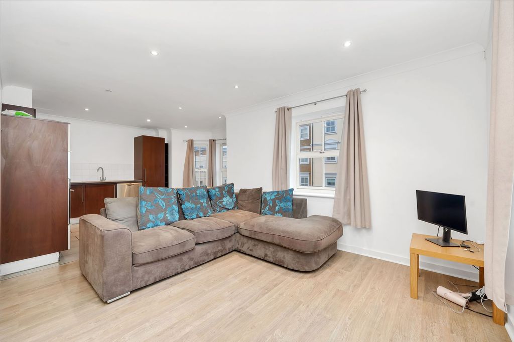 Property photo 3 of 14