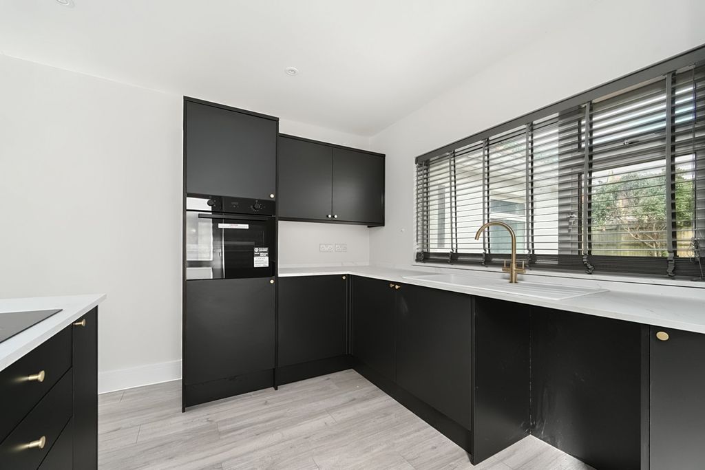 Property photo 2 of 16 Kitchen