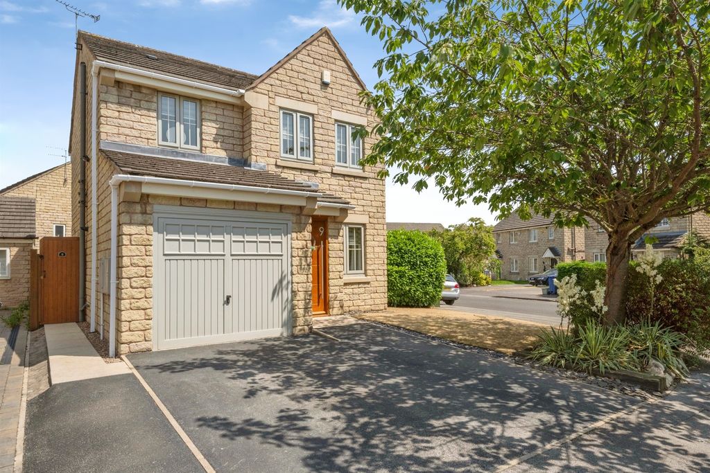 Property photo 1 of 18