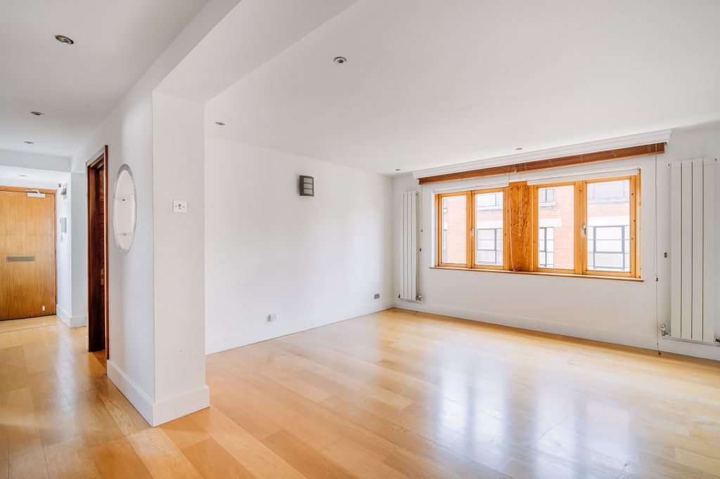 Property photo 1 of 10 Floral_Street_04