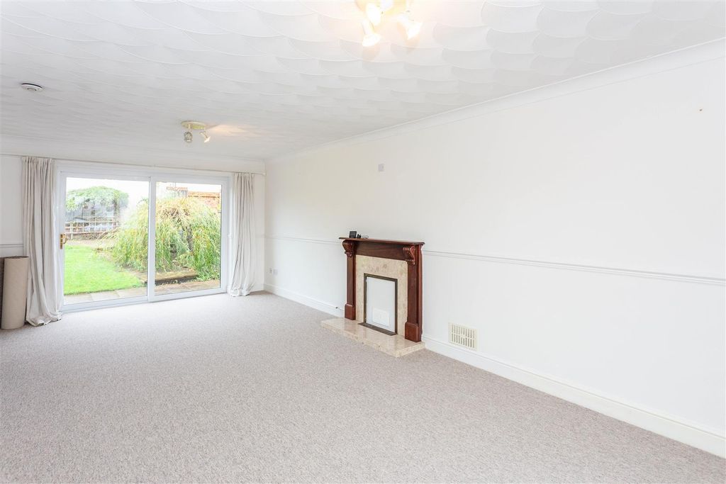 Property photo 2 of 18 Living Room1.Jpg