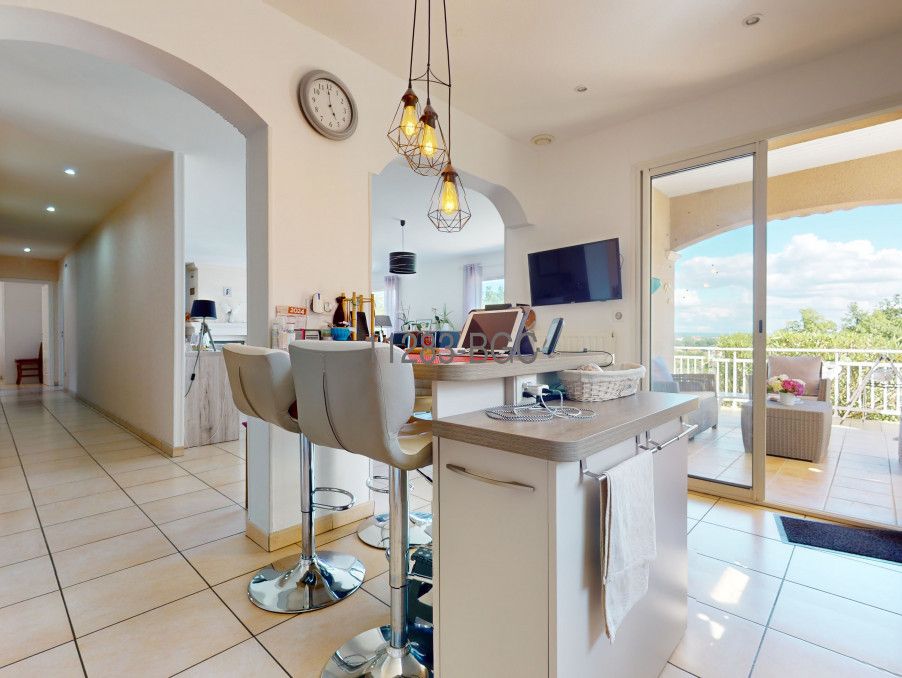 Property photo 3 of 23