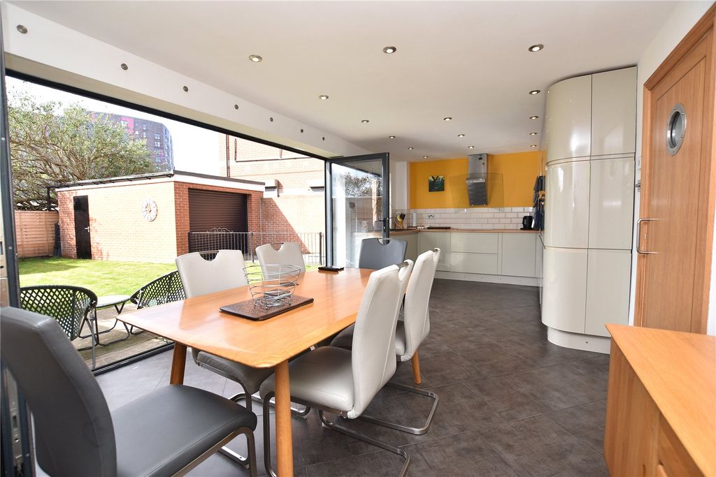 Property photo 3 of 19 Picture No. 32