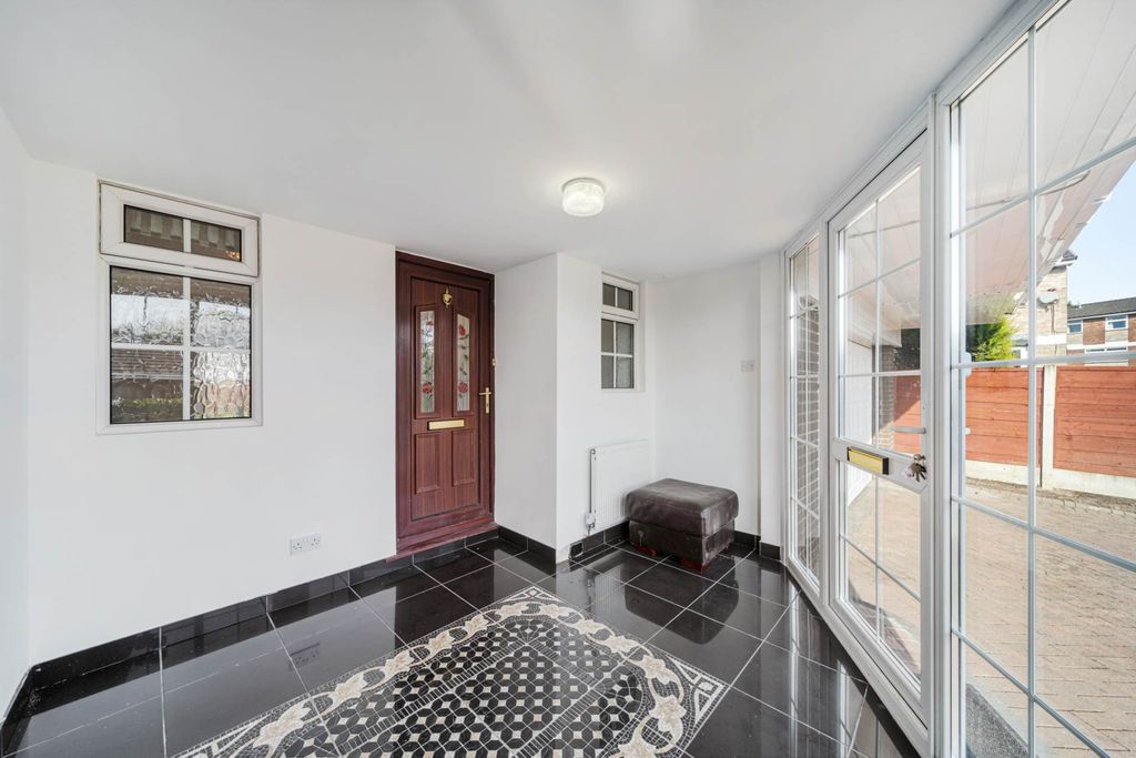 Property photo 2 of 40