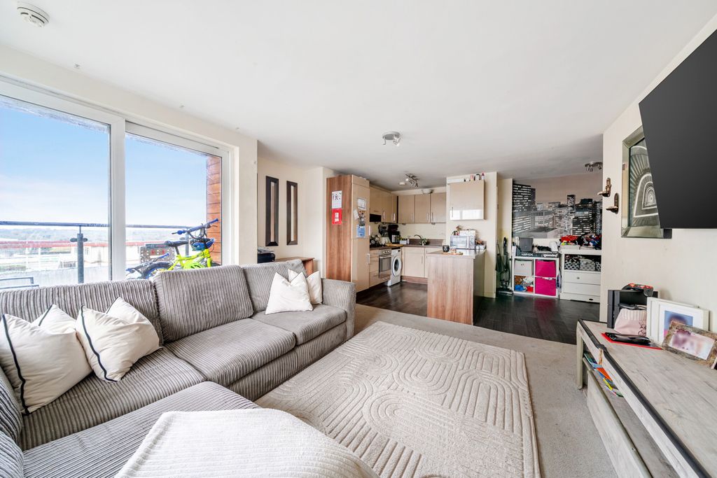 Property photo 1 of 19 1424703-4-69B3F35...