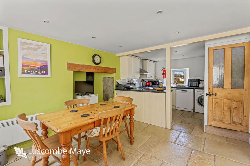 Property photo 2 of 14