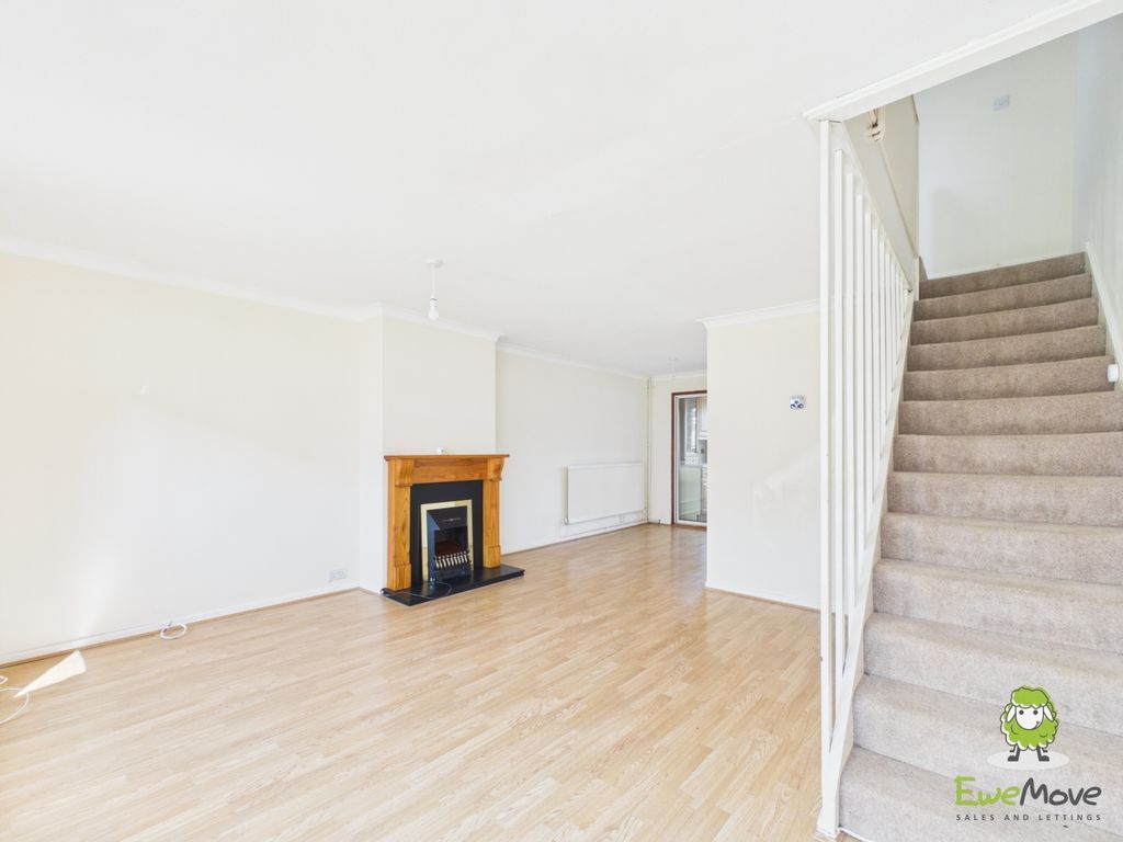Property photo 2 of 12 Ewemove Estate Agents Basingstoke