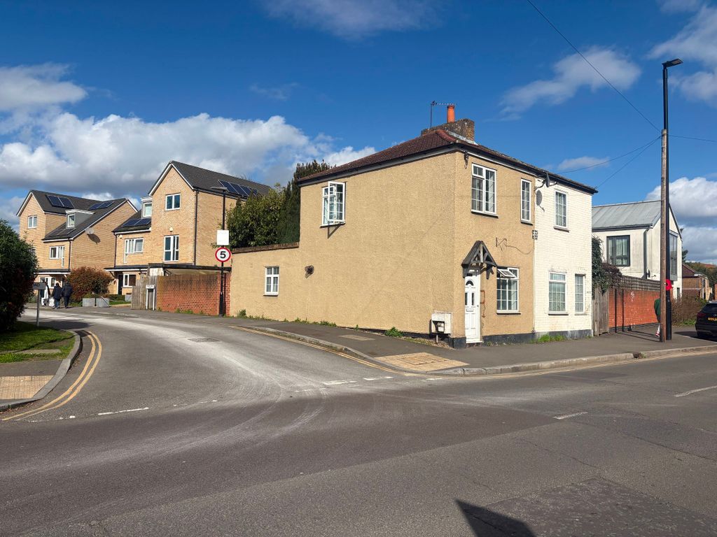 Property photo 2 of 9