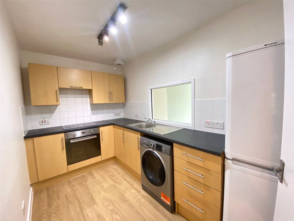 Property photo 3 of 7 Kitchen