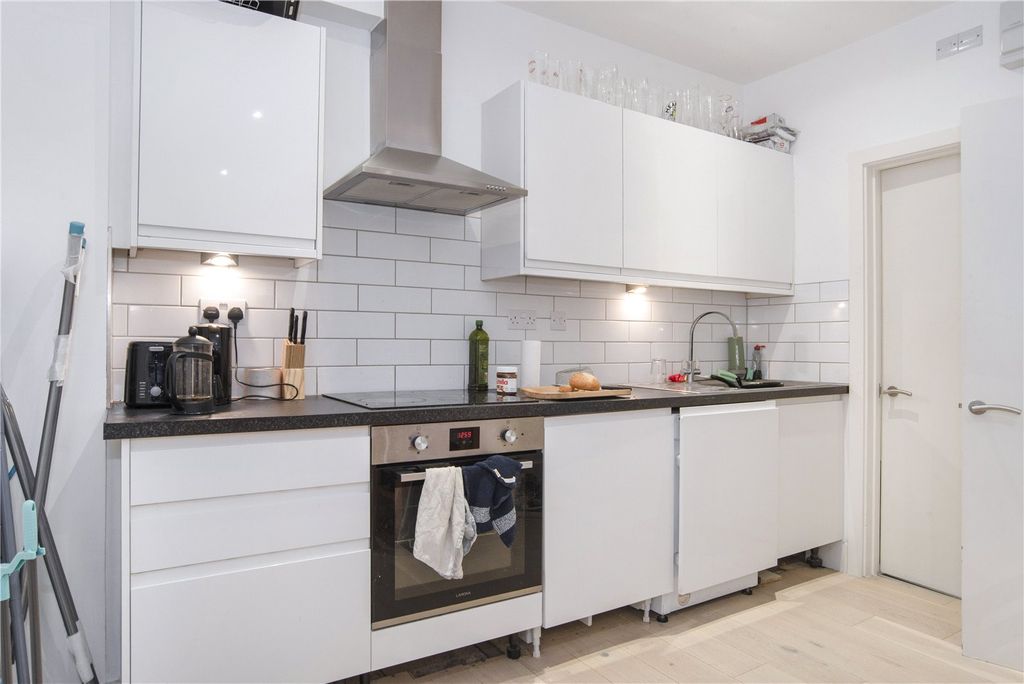 Property photo 3 of 12 Reception/Kitchen