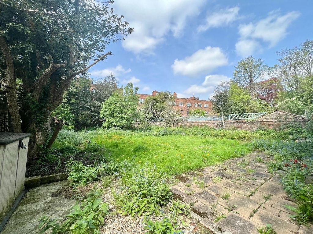Property photo 3 of 6