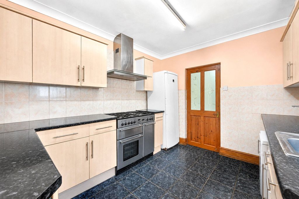 Property photo 3 of 17 Picture No. 27
