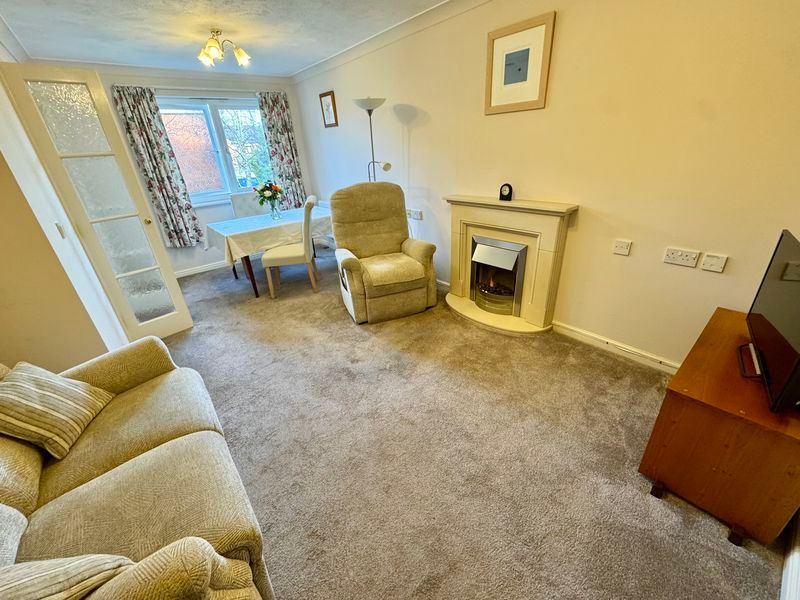 Property photo 3 of 18 Lounge